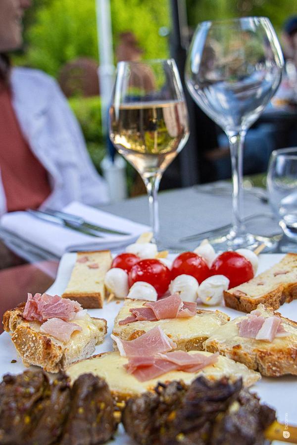 Logis Hotel & Restaurant - Le Relais De Montigny 몽티니 외부 사진
