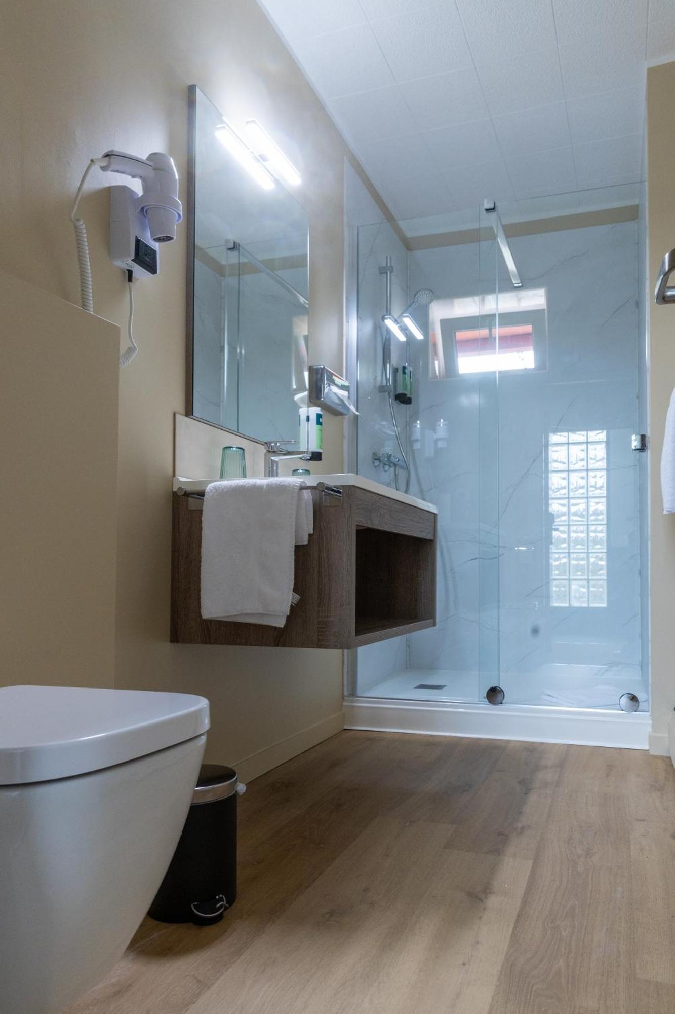 Logis Hotel & Restaurant - Le Relais De Montigny 몽티니 외부 사진